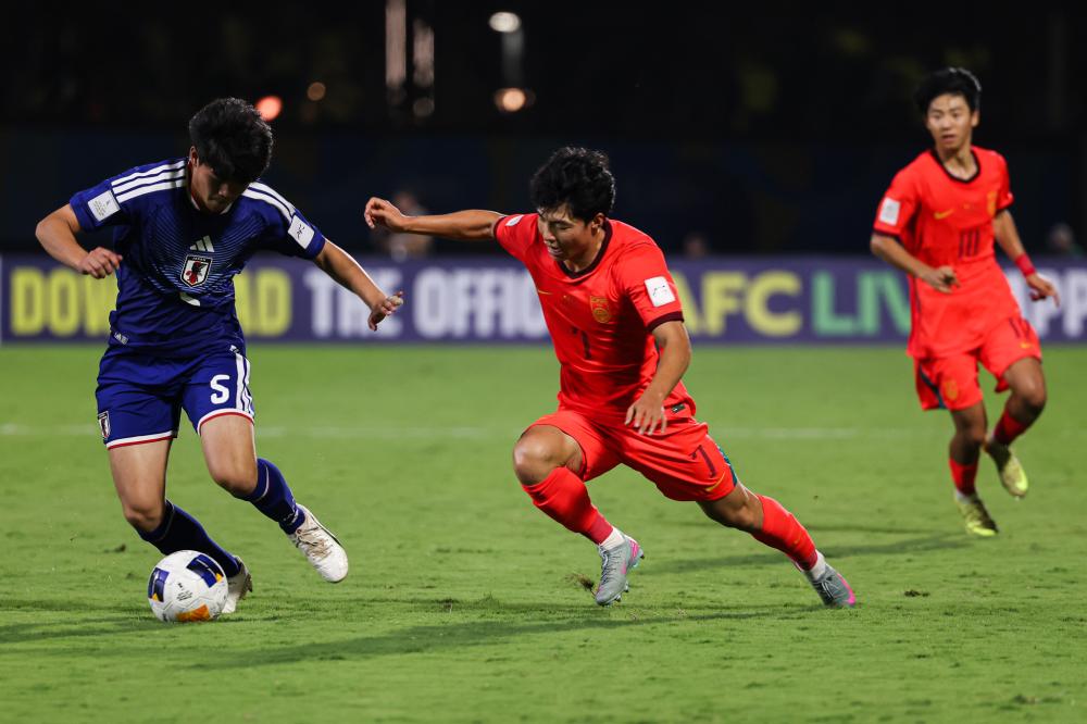 从本菲卡新星到欧洲豪门锋线尖刀贡萨洛拉莫斯的成长轨迹与赛场高光时刻